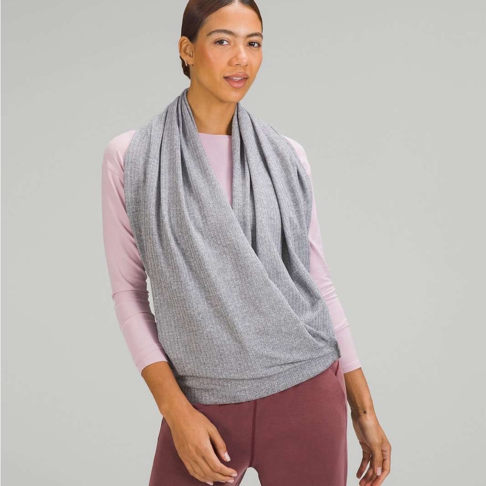 Lululemon Customizable Snap Scarf Heathered Herringbone Heathered Black White